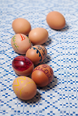 포토 JPG 해외이미지 계절 행복 음식 백그라운드 자연 휴가 부활절 사람없음 목재 장식 빨간색 파란색 수건 컬러풀 농장 노란색 계란 치킨 봄 수확 흰색 시골 축하 심볼 질감 내추럴 해외202004 해외포토 나무 기념일 감정 컬러 컨셉 농업 재료 위생용품 알 생태계 닭고기요리 파일형식 이미지허브