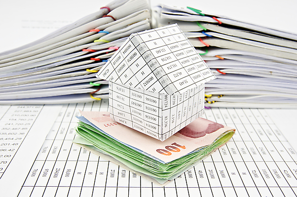 포토 JPG 해외이미지 교육 종이 돈 비즈니스 성공 설계 주택 사람없음 빨간색 초록색 금융 파란색 쌓기 자료 저축 재산 문서 투자 점검 계산서 계좌 효율 해외202004 해외포토 컬러 컨셉 모션 건물 경제 파일형식 이미지허브