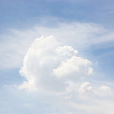 포토 JPG 해외이미지 구름 백그라운드 자연 하늘 날씨 풍경 사람없음 야외 여름 파란색 빛 햇빛 태양 평화 흰색 분위기 장면 천국 산소 오존 해외202004 해외포토 자연요소 계절 컬러 컨셉 원소 생태계 파일형식 이미지허브