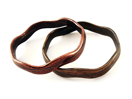 포토 JPG 해외이미지 여자 백그라운드 2 장신구 팔찌 사람없음 갈색 유행 흰색 화려 우아함 보석 손목 고립 스타일 해외202004 해외포토 컬러 컨셉 사람 신체부위 광석 파일형식 이미지허브