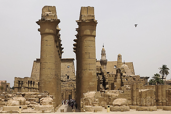 포토 JPG 해외이미지 모양 외관 문화 모래 여행 건축양식 이집트 사람없음 건물 페인트 사막 죽음 무덤 역사 기자 큼 묘사 폐허 그림 피라미드 먼지 낙타 미라 영원 옛날 장례식 카이로 파라오 파멸 카피스페이스 해외202004 해외포토 직업 건축물 건축 컨셉 포유류 아프리카 공백 크기 랜드마크 파일형식 소멸 이미지허브