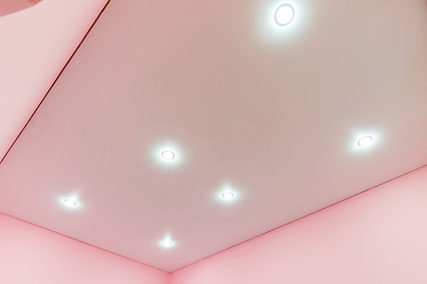 포토 JPG 해외이미지 분홍색 전등 새로움 내부 두명 장식 빛 주방 침실 방 흰색 아기 직물 점 플랫 수리 필름 천장 긴장 비닐 예시 항목 주도 해외202004 해외포토 감정 컬러 컨셉 재질 조명 사람 예절 파일형식 이미지허브