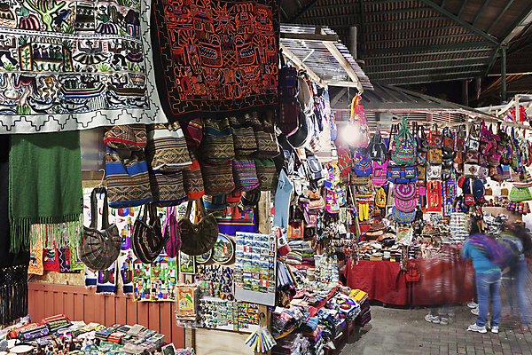 포토 JPG 해외이미지 여행 가방 사람 사람없음 쇼핑 컬러풀 남아메리카 시장 구매 저녁 담요 기념품 페루 해외202004 해외포토 잡화 컬러 아메리카 야간 오브젝트 파일형식 이미지허브