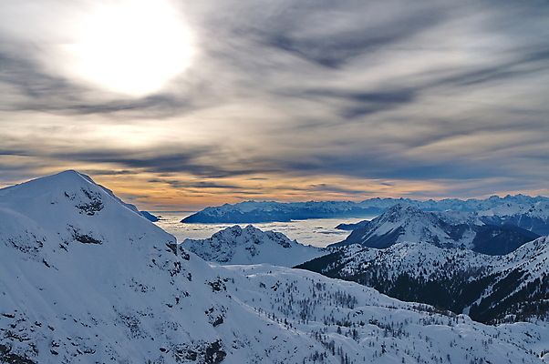 포토 JPG 해외이미지 나무 구름 계절 백그라운드 겨울 오렌지 자연 하늘 동화 휴가 산 파노라마 풍경 사람없음 야외 빨간색 빛 컬러풀 햇빛 태양 노란색 일출 환경 냉동 일몰 새벽 흐름 안개 덮개 흰색 정상 서리 알프스 암초 내추럴 깊이 눈내림 해외202004 해외포토 자연요소 식물 유럽 컬러 컨셉 과일 날씨 눈_날씨 촬영기법 노을 뚜껑 생태계 파일형식 이미지허브