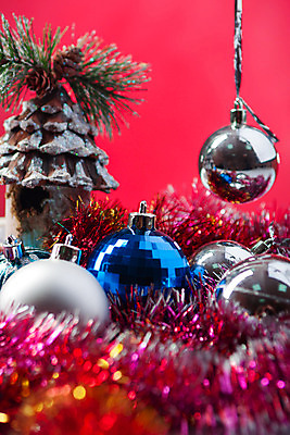 포토 JPG 해외이미지 백그라운드 크리스마스 겨울 공 휴가 사람없음 장식 우주 추위 흰색 축하 눈송이 그룹 오브젝트 서리 장면 철사 여의주 부족함 해외202004 해외포토 계절 기념일 컬러 컨셉 눈_날씨 파일형식 이미지허브