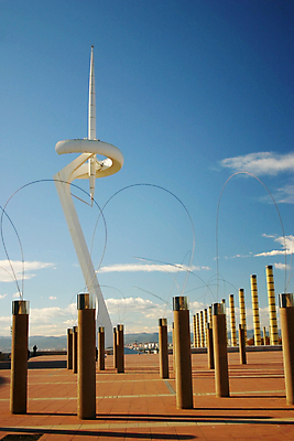 포토 JPG 해외이미지 여행 사람없음 여행객 탑 텔레비전 스페인 큼 바르셀로나 해외202004 해외포토 건축물 유럽 사람 전자제품 크기 파일형식 이미지허브