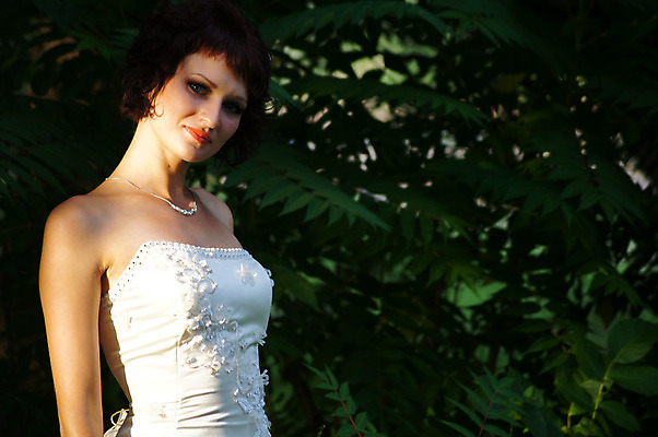 포토 JPG 해외이미지 모델 1 응시 드레스 옷 계절 행복 포즈 결혼 잎 신체 장난 휴가 휴식 갈색머리 건강 한명 사람 성인 유행 산책 기쁨 달콤 내추럴 러시아인 스타일 해외202004 해외포토 서양인 식물 헤어스타일 시선 감정 컨셉 이벤트 맛 파일형식 이미지허브