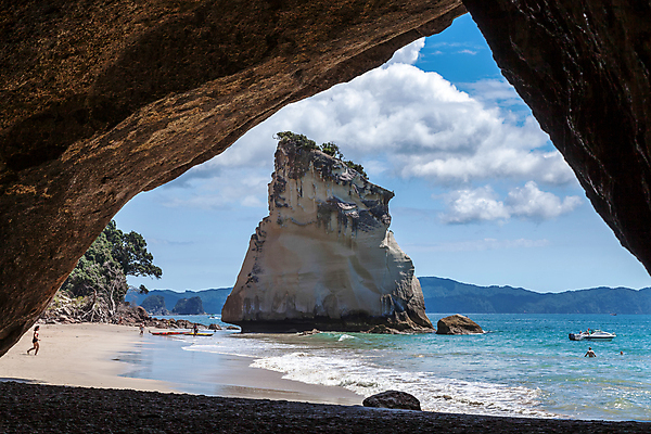 포토 JPG 해외이미지 나무 구름 모래 파도 바다 섬 여행 자연 휴가 새로움 풍경 사람없음 야외 가로 빨간색 초록색 물 여름 파란색 모래사장 노란색 성당 여행객 바위 만 보트 서핑 동굴 오세아니아 뉴질랜드 북쪽 모터 내추럴 구성 석회암 해외202004 해외포토 자연요소 식물 계절 나라 컬러 컨셉 배_교통 종교건축 사람 암석 돌_바위 수상스포츠 방향 생태계 파일형식 이미지허브