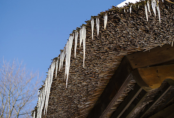 포토 JPG 해외이미지 외관 계절 백그라운드 겨울 건축양식 자연 하늘 지붕 날씨 추상 주택 매달리기 사람없음 야외 건물 물 파란색 빛 햇빛 냉동 얼음 어둠 봄 추위 흰색 투명 가장자리 떨어짐 작음 12월 크리스탈 옥상 유기농 복고 서리 날카로움 장면 고드름 밀짚 1월 내추럴 해외202004 해외포토 자연요소 건축물 웰빙 건축 컬러 컨셉 무늬 모션 태양 날짜 둘레 짚 크기 광석 생태계 파일형식 이미지허브