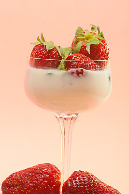 포토 JPG 해외이미지 계절 열매 음식 조각 백그라운드 다이어트 과일 유리 딸기 디저트 건강 사람없음 빨간색 초록색 봄 활발 신선 시장 달콤 맛 아침식사 먹기 크림 상쾌 유기농 칼로리 채식주의자 해외202004 해외포토 식물 웰빙 감정 컬러 컨셉 모션 재질 식사 채식 파일형식 이미지허브