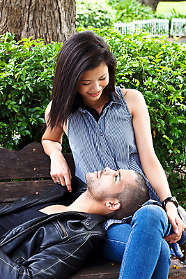 포토 JPG 해외이미지 모델 손 커플 여자 남자 행복 아시아 얼굴 백그라운드 컨셉 가족 관계 포옹 키스 주택 함께함 발렌타인데이 사랑 사람 성인 두명 잡기 닫기 해외202004 해외포토 감정 나라 안기 모션 데이이벤트 건물 신체부위 애정표현 파일형식 이미지허브