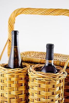 포토 JPG 해외이미지 여행 사람없음 빨간색 소풍 바구니 와인 흰색 날짜 포도밭 점심식사 메를로 양조장 해외202004 해외포토 컬러 밭 주류 야외활동 식사 파일형식 이미지허브