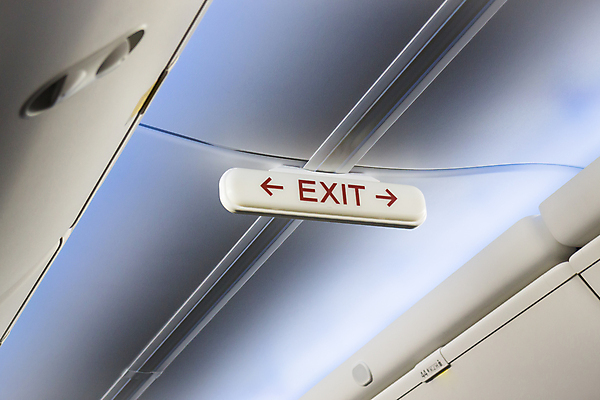 포토 JPG 해외이미지 손 여행 비즈니스 교통시설 휴가 출입구 비행기 실내 사람없음 내부 경제 상자 장비 터치 화물 긴급 항공 사인 상업 대패 제어 헬프 해외202004 해외포토 교통 항공교통 대중교통 신체부위 운송업 도움 시설 파일형식 이미지허브