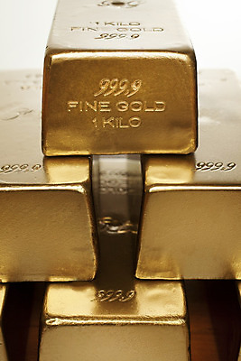 포토 JPG 해외이미지 사람없음 아웃포커스 세로 금융 빛 노란색 쌓기 금속 저축 그룹 재산 황금 고급 투자 보물 금괴 흙더미 빛망울 카피스페이스 해외202004 해외포토 컬러 컨셉 비즈니스 모션 재질 촬영기법 경제 흙 공백 파일형식 더미 이미지허브