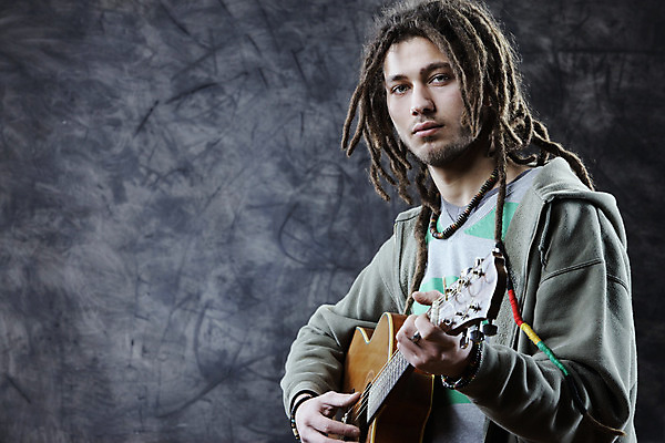 포토 JPG 해외이미지 백인 남자 음악 청소년 놀이 기술 한명 소년 가로 기타 시원함 기타리스트 성인남자만 카피스페이스 해외202004 해외포토 서양인 1 어린이 현악기 문화예술 사람 공백 연주자 남자만 성인만 파일형식 이미지허브