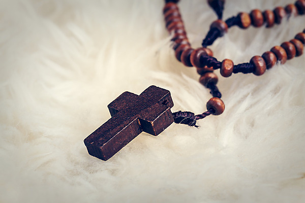 포토 JPG 해외이미지 전통 기독교 종교 줄 십자가 목걸이 부활절 사람없음 목재 책 빨간색 스터디 독서 갈색 검은색 성경 덮개 기도 최고 예수 영혼 황금 닫기 작음 가죽 심볼 묘사 심플 신성 금요일 신앙심 옛날 팬던트 해외202004 해외포토 나무 기념일 컬러 재료 장신구 종교용품 모션 학습 뚜껑 신_종교 크기 요일 파일형식 이미지허브