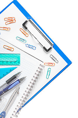 포토 JPG 해외이미지 학생 교육 종이 컨셉 텍스트 학교 자 나선형 사람없음 책 연필 펜 공책 공백 유치원 장비 그룹 끝 나침반 스케치 오브젝트 클립 바인더 고립 멀티 서류판 해외202004 해외포토 무늬 문구용품 학용품 미술 필기구 사무용품 파일형식 이미지허브