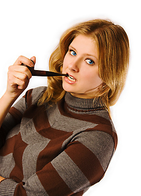 포토 JPG 해외이미지 여자 흡연 한명 서기 성인 파란색 금발 흰색 고립 해외202004 해외포토 1 헤어스타일 컬러 모션 담배 사람 파일형식 이미지허브