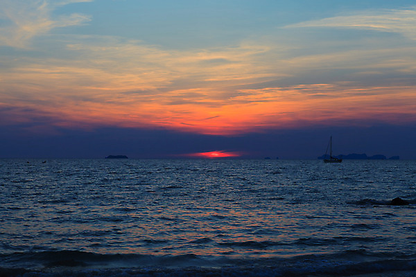 포토 JPG 해외이미지 구름 파도 바다 여행 오렌지 자연 조류 휴가 휴식 풍경 사람없음 물 모래사장 태양 일출 일몰 광선 서핑 포르투갈 해외202004 해외포토 자연요소 동물 유럽 컨셉 과일 노을 수상스포츠 생태계 파일형식 이미지허브