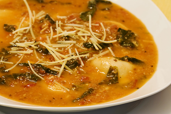 포토 JPG 해외이미지 음식 토마토 채소 파스타 건강 마늘 사람없음 빨간색 식사 이탈리아 신선 액체 수프 먹기 허브 국수 시금치 점심식사 해외202004 해외포토 식물 유럽 컬러 모션 서양음식 면류 파일형식 이미지허브