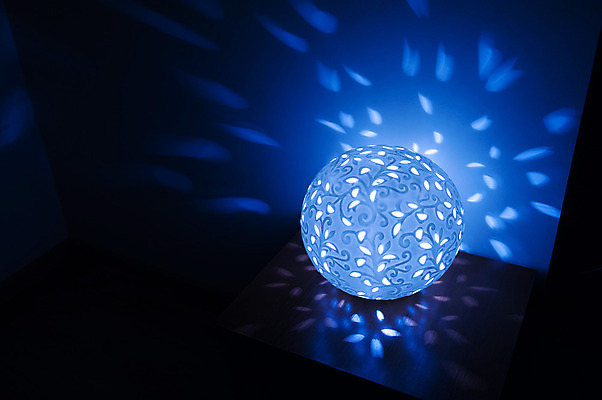 포토 JPG 해외이미지 아이콘 디자인 벽 가구 거실 의자 창문 베개 침구 탁자 호텔 조명 바닥 아파트 주택 실내 사람없음 내부 장식 빨간색 파란색 빛 카펫 침실 방 수확 램프 원형 고급 오브젝트 그림 안락의자 빛망울 고립 해외202004 해외포토 도형 컬러 생활용품 컨셉 농업 숙소 건물 파일형식 이미지허브