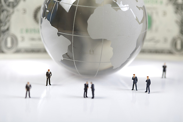 포토 JPG 해외이미지 회의 실내 대화 협상 사람없음 아웃포커스 금융 지구본 달러 글로벌비즈니스 비즈니스맨 그룹 토론 흰배경 외화 금융비즈니스 인물미니어처 해외202004 해외포토 남자 백그라운드 돈 비즈니스 촬영기법 말하기 내부 경제 글로벌 미니어처 흰색 직장인 파일형식 이미지허브