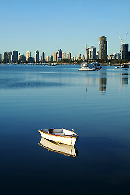포토 JPG 해외이미지 요트 조류 하늘 휴가 휴식 아파트 항해 풍경 사람없음 물 컬러풀 반사 평화 일출 탑 고층빌딩 침묵 새벽 보트 호주 나룻배 수평선 해외202004 해외포토 자연요소 동물 건축물 컬러 컨셉 배_교통 주택 빌딩 노을 소리 오세아니아 파일형식 이미지허브