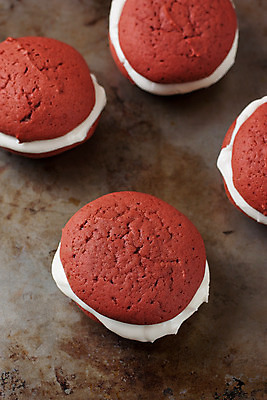 포토 JPG 해외이미지 전통 음식 크리스마스 디저트 사람없음 빨간색 쌓기 쿠키 케이크 초콜릿 흰색 대접 달콤 굽기 가득함 남쪽 크림치즈 핸드메이드 프로스팅 해외202004 해외포토 기념일 컬러 모션 치즈 맛 구이 방향 제빵 파일형식 이미지허브