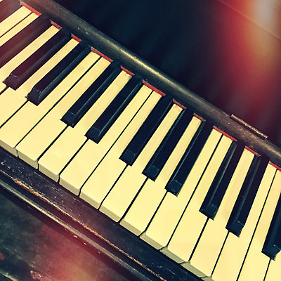 포토 JPG 해외이미지 악기 음악 놀이 열쇠 미술 사람없음 목재 빛 수확 골동품 기구 키보드 클래식 묘사 복고 정사각형 뮤지컬 소셜네트워크 옛날 효과 해외202004 해외포토 도형 나무 컨셉 농업 재료 문화예술 파일형식 이미지허브