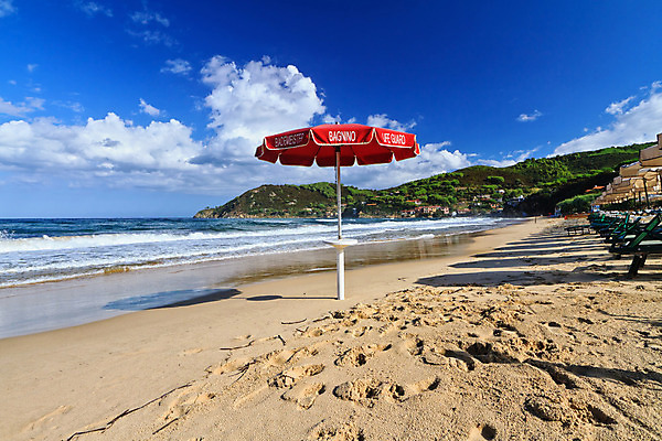 포토 JPG 해외이미지 모래 파도 바다 섬 여행 의자 우산 하늘 휴가 휴식 경비 안전 풍경 사람없음 야외 빨간색 물 여름 파란색 모래사장 탑 맑음 이탈리아 만 구출 휴양지 양산 안전요원 토스카나 해외202004 해외포토 자연요소 건축물 계절 유럽 컬러 가구 컨셉 날씨 장소 도움 보호 파일형식 이미지허브