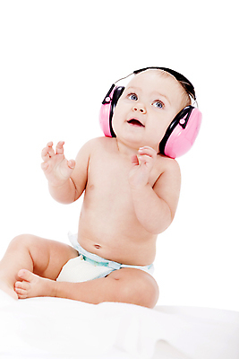 포토 JPG 해외이미지 전신 백인 응시 행복 음악 한명 앉기 앞모습 헤드폰 소리 기쁨 듣기 장비 아기 천진난만 해외202004 해외포토 서양인 1 시선 감정 뷰포인트 음향기기 컨셉 모션 문화예술 사람 파일형식 이미지허브