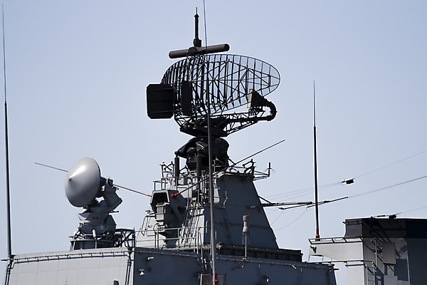 포토 JPG 해외이미지 접시 무기 파도 바다 통신 하늘 항해 안테나 사람없음 파란색 전자제품 탑 힘 장비 회색 보호 무선전화기 라디오 군용 싸움 전쟁 함선 해군 군함 위치 감시 육군 네비게이션 갑옷 전송 명령 레이더 센서 힘찬 해외202004 해외포토 식기 건축물 컬러 컨셉 배_교통 모션 군대 보호장비 전화기 파일형식 이미지허브