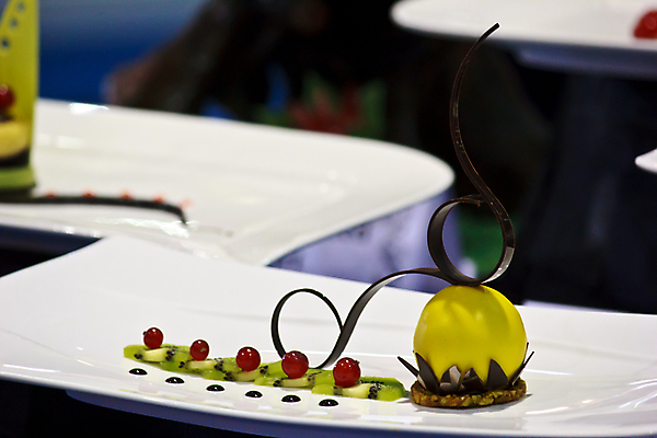 포토 JPG 해외이미지 전통 접시 음식 과일 디저트 사람없음 장식 빛 갈색 케이크 초콜릿 식사 거품 축하 신선 중앙 달콤 맛 아침식사 폐기물 굽기 크림 마시멜로우 아욱 카카오 해외202004 해외포토 식기 컬러 컨셉 쓰레기 구이 파일형식 이미지허브