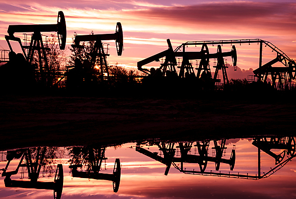 포토 JPG 해외이미지 실루엣 산업 하늘 사람없음 태양 반사 환경 기계 일몰 장비 에너지 탐험 석유 발굴 연료 가스 펌프 조작 해외202004 해외포토 자연요소 촬영기법 노을 파일형식 이미지허브