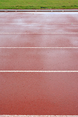포토 JPG 해외이미지 구름 스포츠 밭 놀이 하늘 사람없음 파란색 달리기 축구 젖음 역동적 웅덩이 점토 선로 진짜 해외202004 해외포토 자연요소 컬러 컨셉 농업 모션 구기 파일형식 이미지허브