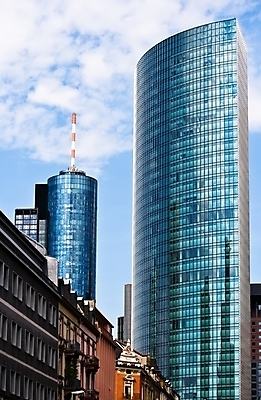 포토 JPG 해외이미지 구름 전통 유럽 벽 건축양식 창문 하늘 지붕 주택 독일 사람없음 건물 세로 파란색 사무실 고층빌딩 역사 재산 진행 유럽연합 프랑크푸르트 해외202004 해외포토 자연요소 건축물 건축 나라 컬러 비즈니스 빌딩 금융 도시 파일형식 이미지허브