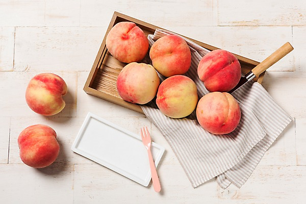 포토 JPG 접시 포크 과일 사람없음 하이앵글 여러개 천 복숭아 제철 제철과일 국내포토 식기 뷰포인트 다수 직물 파일형식