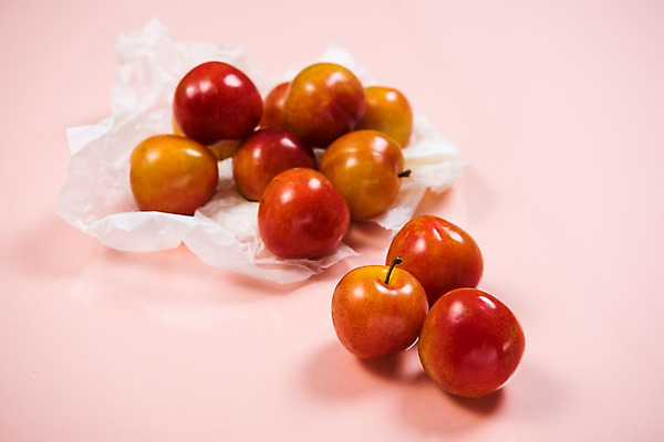 포토 JPG 과일 사람없음 아웃포커스 여러개 천 자두 국내포토 다수 촬영기법 직물 파일형식