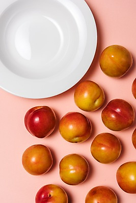 포토 JPG 접시 과일 사람없음 하이앵글 여러개 자두 플랫레이 국내포토 식기 뷰포인트 다수 플랫 파일형식