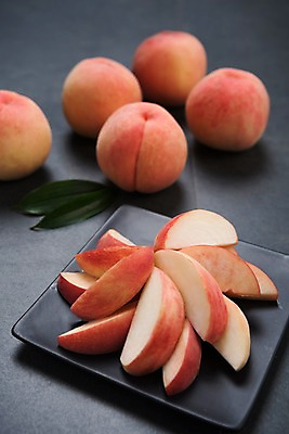 포토 JPG 접시 과일 단면 사람없음 아웃포커스 여러개 복숭아 과일조각 제철 제철과일 국내포토 식기 조각 다수 촬영기법 파일형식