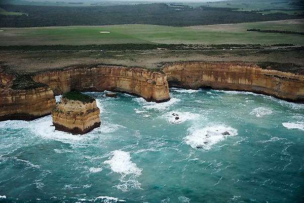포토 JPG 주간 해외풍경 해외 바다 풍경 사람없음 야외 절벽 바위 호주 항공촬영 포트캠벨국립공원 국내포토 자연요소 뷰포인트 국립공원 돌_바위 오세아니아 파일형식