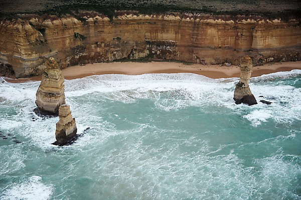 포토 JPG 주간 해외풍경 해외 바다 풍경 사람없음 야외 절벽 바위 호주 항공촬영 포트캠벨국립공원 12사도바위 국내포토 자연요소 뷰포인트 국립공원 돌_바위 오세아니아 파일형식