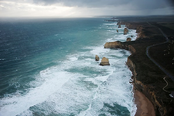 포토 JPG 주간 해외풍경 해외 바다 풍경 사람없음 야외 바위 호주 항공촬영 포트캠벨국립공원 12사도바위 국내포토 자연요소 뷰포인트 국립공원 돌_바위 오세아니아 파일형식