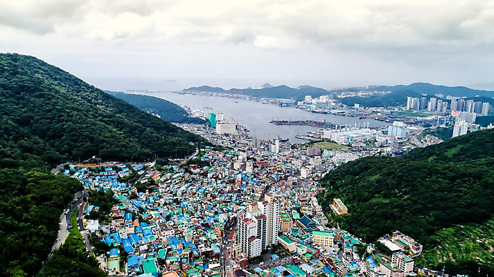 포토 JPG 주간 사진 지붕 산 주택 한국 풍경 사람없음 야외 건물 하이앵글 컬러풀 마을 부산 홈 항공촬영 오색 감천문화마을 알록달록 국내포토 자연요소 건축물 아시아 뷰포인트 컬러 파일형식