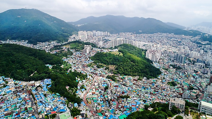 포토 JPG 주간 사진 지붕 산 주택 한국 풍경 사람없음 야외 건물 하이앵글 컬러풀 마을 부산 홈 항공촬영 오색 감천문화마을 알록달록 국내포토 자연요소 건축물 아시아 뷰포인트 컬러 파일형식