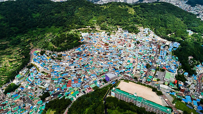 포토 JPG 주간 사진 학교 지붕 산 주택 한국 풍경 사람없음 야외 하이앵글 컬러풀 마을 부산 홈 항공촬영 오색 감천문화마을 알록달록 국내포토 자연요소 교육 아시아 뷰포인트 컬러 건물 파일형식
