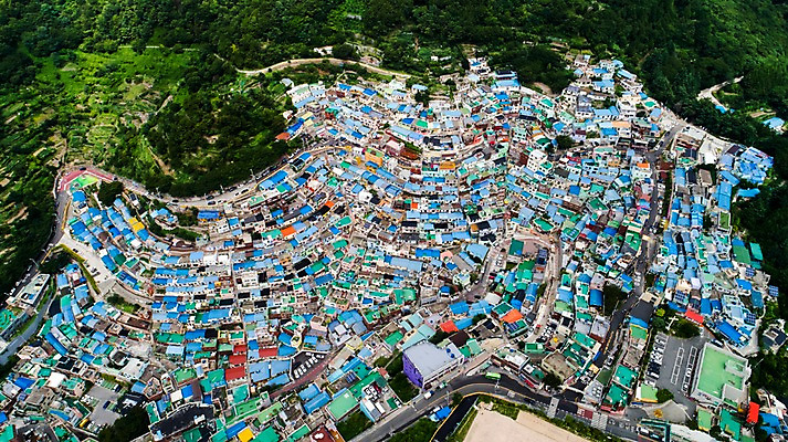 포토 JPG 주간 사진 지붕 산 주택 한국 풍경 사람없음 야외 하이앵글 컬러풀 마을 부산 홈 항공촬영 오색 감천문화마을 알록달록 국내포토 자연요소 아시아 뷰포인트 컬러 건물 파일형식