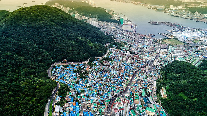 포토 JPG 주간 사진 지붕 산 주택 한국 풍경 사람없음 야외 하이앵글 컬러풀 마을 부산 홈 항공촬영 오색 감천문화마을 알록달록 국내포토 자연요소 아시아 뷰포인트 컬러 건물 파일형식