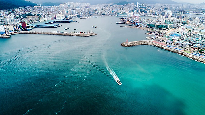 포토 JPG 주간 바다 사진 한국 풍경 사람없음 야외 하이앵글 항구 부산 항공촬영 부산항 선박 국내포토 자연요소 아시아 뷰포인트 수상교통 교통시설 파일형식