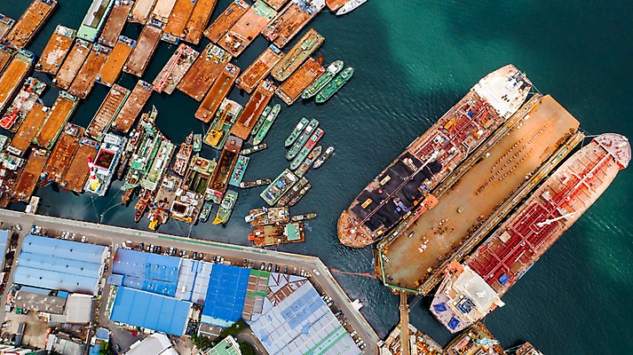 포토 JPG 주간 바다 사진 한국 풍경 빌딩 사람없음 야외 건물 하이앵글 항구 부산 항공촬영 부산항 선박 국내포토 자연요소 건축물 아시아 뷰포인트 수상교통 교통시설 파일형식